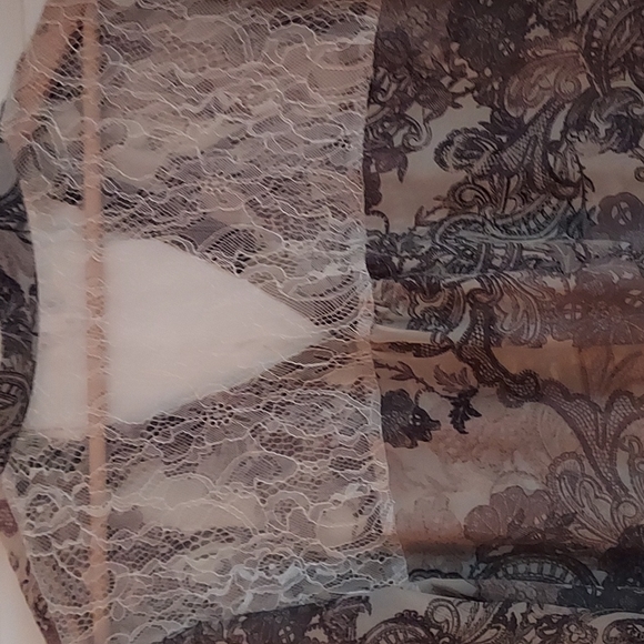 Studio Y Tunic Blouse - Picture 4 of 4